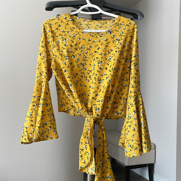 YELLOW FLORAL BLOUSE WITH FRONT TIE AND BELL SLEEVES - Picture 1 of 5